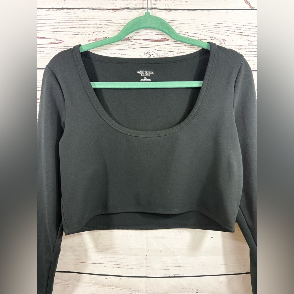 Wild Fable Black Butter Bliss Athletic Workout Crop Top in Size XL EUC - Picture 3 of 7